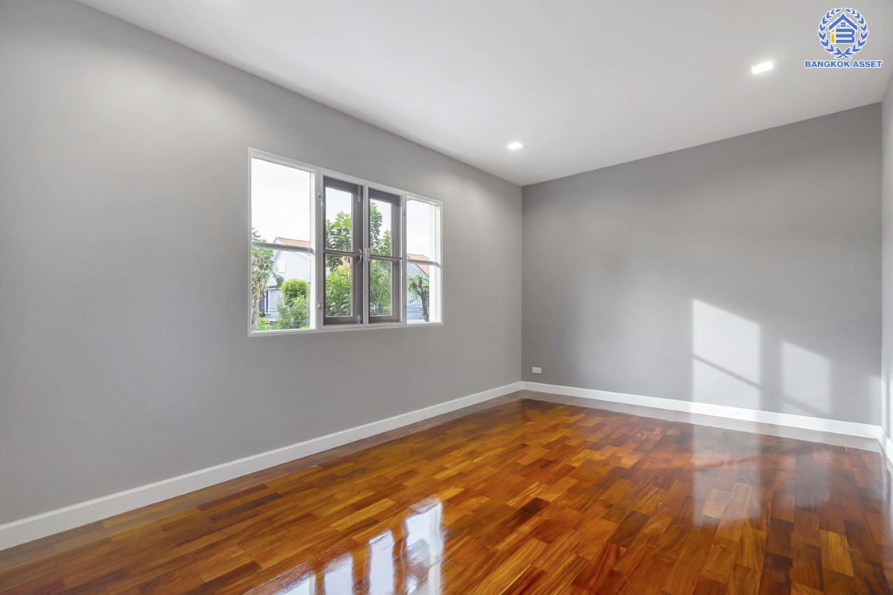 คฤหาสน์มือสองตกแต่งใหม่ ม.ลัดดารมย์ เพชรเกษม69  ตกแต่งหรูหราดีไซน์สุด Classic เนื้อที่ 103.2 ตร.ว. ฟังก์ชันจัดเต็ม 4 ห้องนอน 4 ห้องน้ำ จอดรถได้ถึง 4 คัน พร้อมพื้นที่สนามหญ้าด้านข้างกว้างกว่า 200 ตร.ม. บนทำเลศักยภาพ เชื่อมต่อหลายเส้นทาง ใกล้เดอะมอลล์บางแค จุดขึ้นทางด่วน "เพชรเกษม" และรถไฟฟ้าสายสีน้ำเงิน "สถานีหลักสอง"...